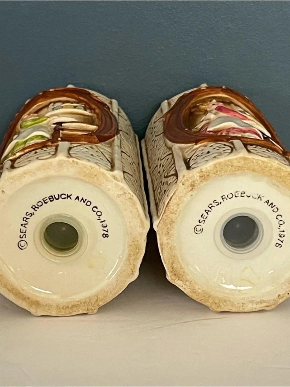 Vintage Sears Roebuck Pioneer Woman Salt Pepper Set and  Napkin Holder‎